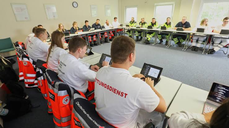 Notfallsanitäter Ausbildung: Dauer, Gehalt & Voraussetzungen (2026)