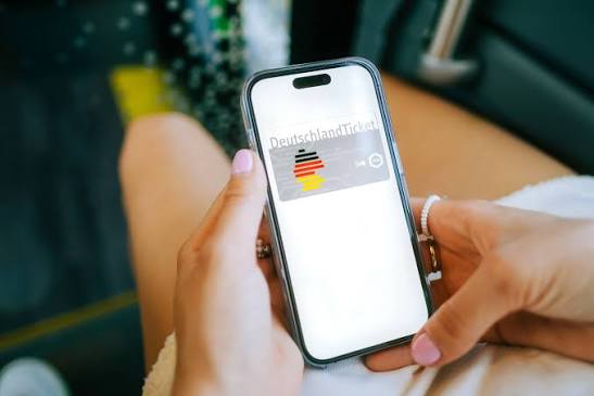 Deutschlandticket für Studenten: Regeln, Preis & Spar-Tipps